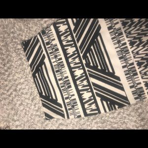 Black and white patterned bodycon skirt